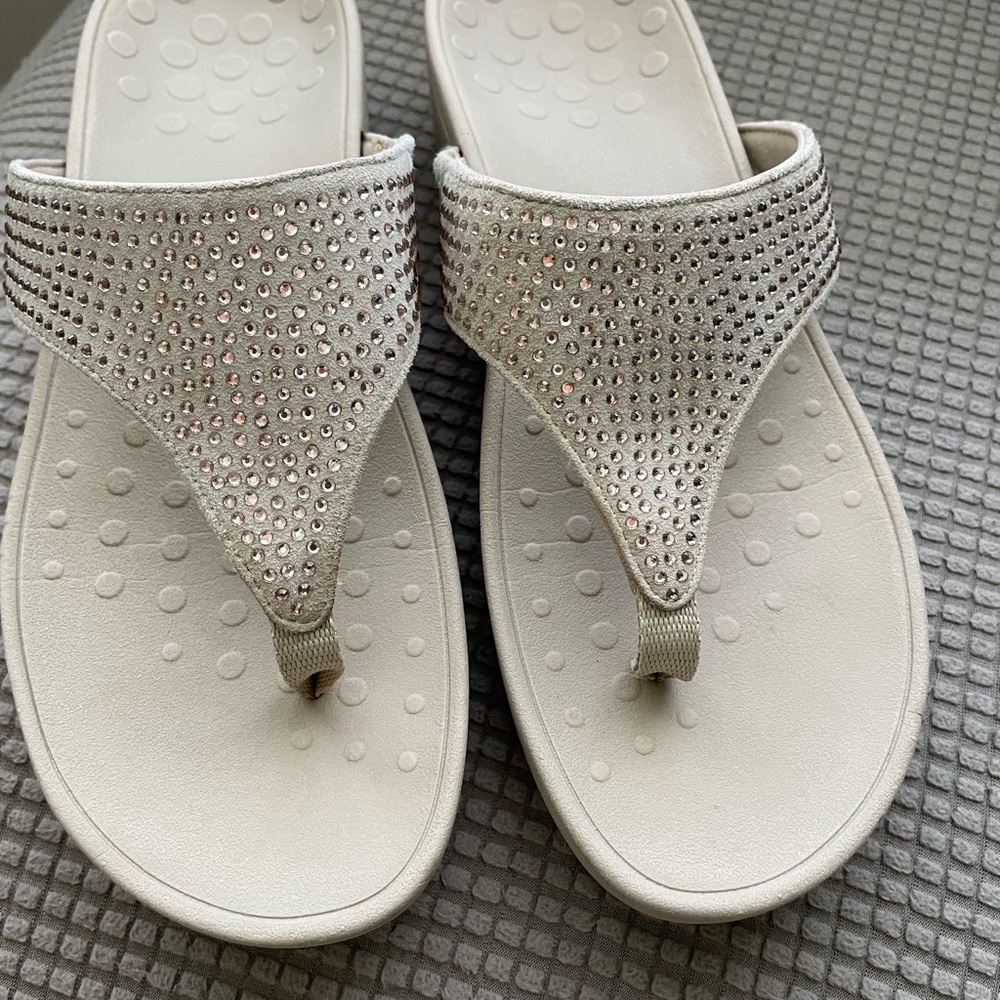 Vionic Naples Wedge Sandal - Champagne - size 9